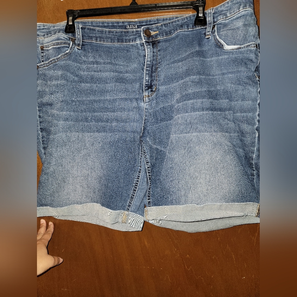 Ana Bermuda Shorts